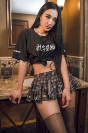 女同学脱了内裤趴开腿给人玩_1080免费全集观看
