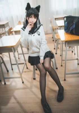 手伸进裙子按压揉捏花蒂_1080全集免费播放